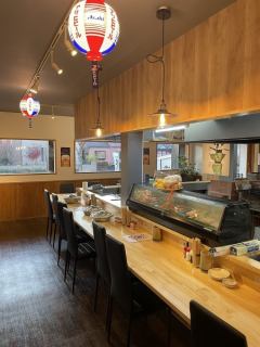 The seats are close to the staff, so you can ask for recommendations.