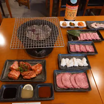 【炭火焼肉ホルモンコース】《120分飲み放題付》炭火焼肉をお得に楽しめるコース5,000円(税込)