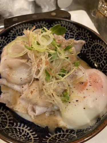Pork shabu-shabu and boiled vegetables with rich sesame sauce
