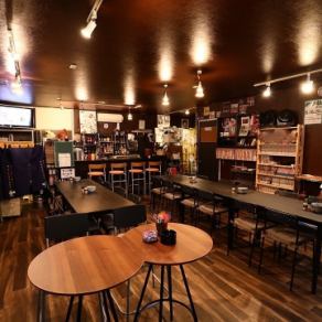 If you want to get together with friends casually, we recommend these table seats! There are five tables that seat four people, making it perfect for group drinking parties or for enjoying meals while chatting with friends.
