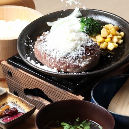 国産牛・和牛100％ かまくらパルミジャーノチーズハンバーグセット