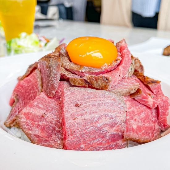 思わず写真に撮りたくなるようなランチ。アフタヌーンティーも♪