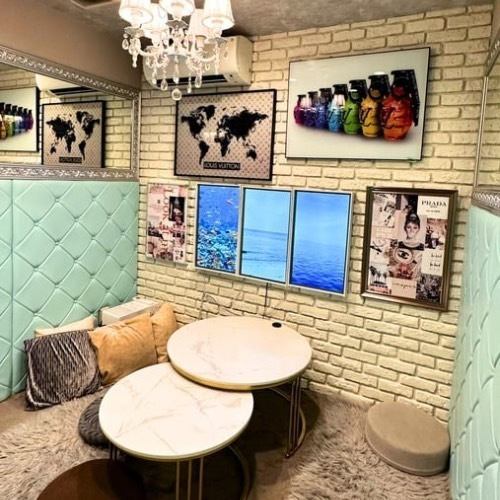 【個室・貸切も可】個室も2室ございまして、店内貸切も承っております。最大で30名ほどはお越し頂けますので大きな宴会などにも最適。まずはお電話でご相談ください。