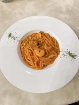 エビとキノコのトマトクリーム