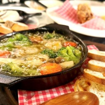 エビとキノコのアヒージョ