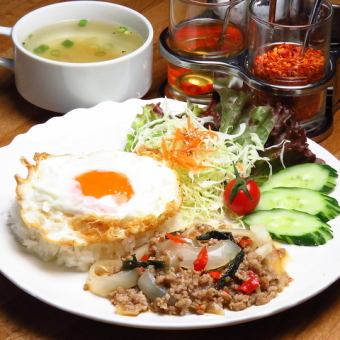 【お得】ランチタイム限定の『ランチセット』がおススメ！本格タイ料理をリーズナブルに◎