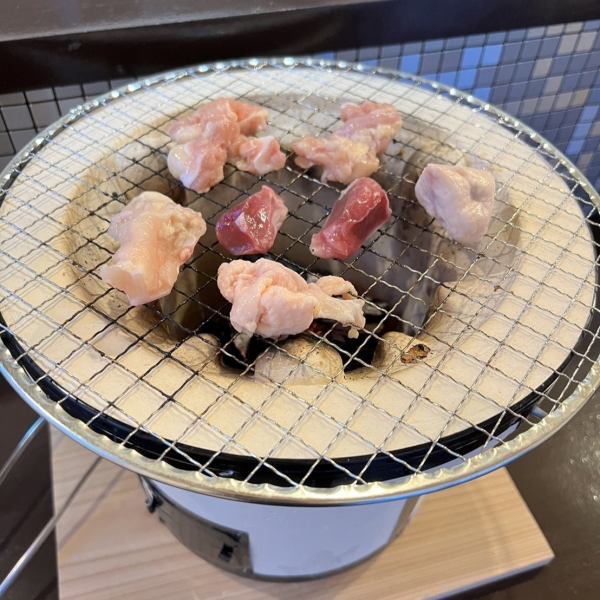 【当店一番人気！】　七輪焼き鳥　各380円(税込)