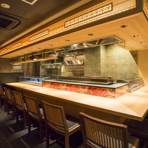 <p>[Counter seats] There are 10 seats in total! The counter seats at the Yakitori restaurant are the front row of the arena at live performances! You can enjoy freshly grilled, high-quality &quot;Yakitori&quot; right away ♪ The counter serves as a large chair. You can sit comfortably.Please feel free to come by yourself ☆</p>