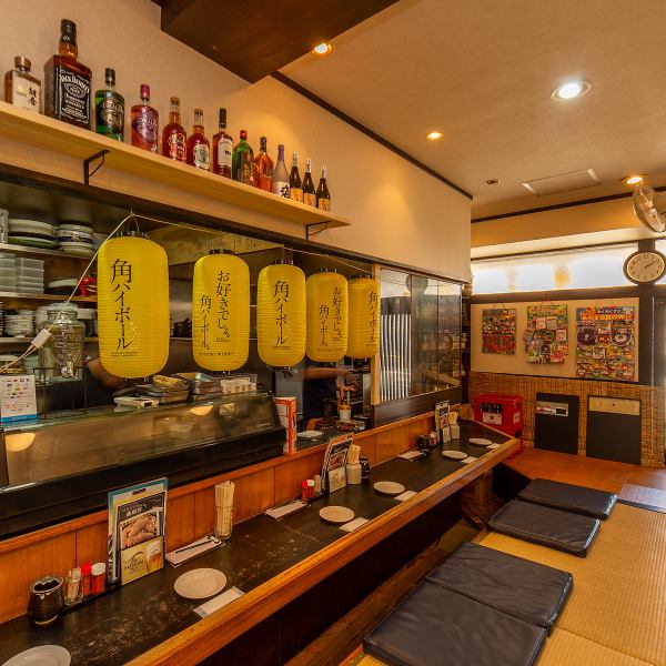 【ゆったりお座敷席☆】少人数から大人数での飲み会や女子会など様々なシーンにご利用頂けるお座敷席ご用意しております！2名様～最大30名様までご利用頂けますので、少人数でのお食事はもちろんのこと、大人数での宴会にもかなりおすすめです◎当店自慢の備長炭で焼きあげる久留米焼鳥をゆったりとご堪能下さいませ♪