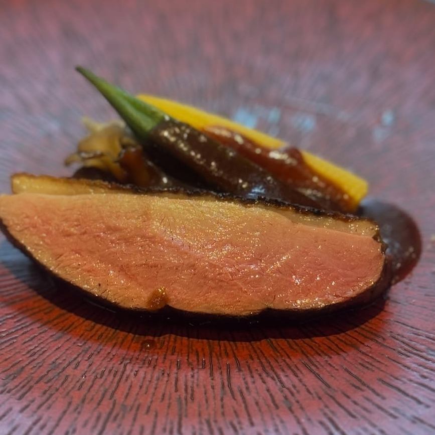 炭火で焼き上げた上質なお肉が人気