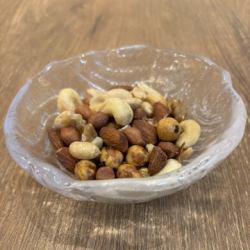気軽なおつまみ　ナッツ盛り合わせ