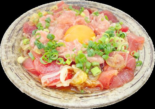 旨みがあふれでる！三崎まぐろのユッケ