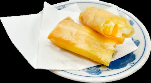 店内で手作り！チーズ春巻(1本)