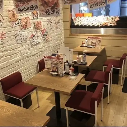1名様から8名様まで幅広く対応できるお席になっています。