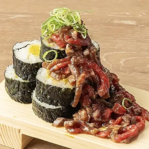 ユッケ肉こぼれ寿司