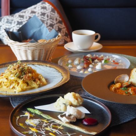 [August only] Lunch course♪ 3,300 yen (tax and service charge included)