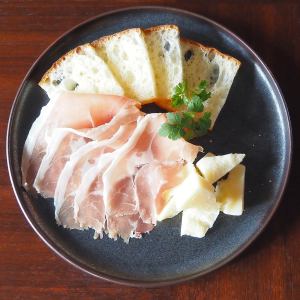 生ハムとグラナパダーノ