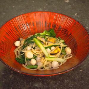 リングイネ　貝類と旬彩のソース