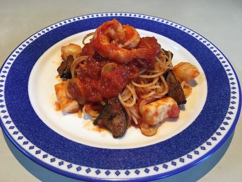 Sicilian style (with seafood and fried eggplant)