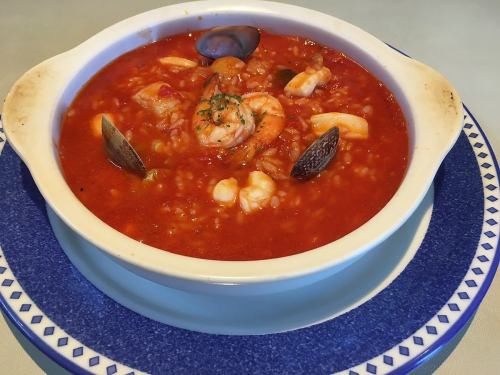 Seafood risotto (tomato flavor)