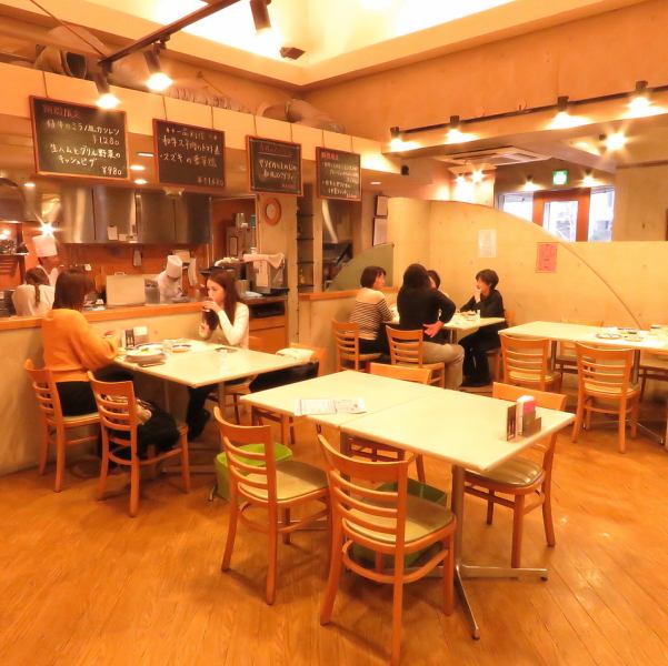 It is a shop with a sense of open kitchen openness ♪ Bring freshly prepared dishes to the table as it is ☆ Please enjoy your meal.