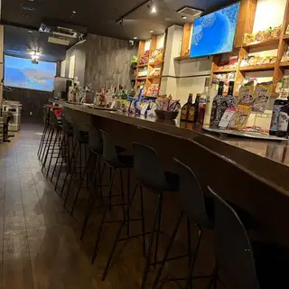 Our restaurant has a counter, and solo diners are more than welcome.It's great to sit side-by-side and chat! You might even get excited talking about ramen that catches your eye!