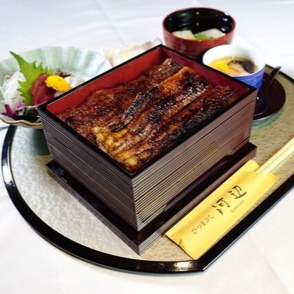 【這也是一道人氣菜♪】魚鱉樹（重箱、雞蛋蒸、湯、泡菜）3,850日元（含稅）