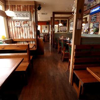 町田ルミネ内9Fに当店はございます！落ち着いたPOPカラーでまとめられた店内には、大人なお洒落空間が広がります☆見てるだけでも楽しくなっちゃう雑貨などの装飾は、正にヴィレッジヴァンガードならでは◎