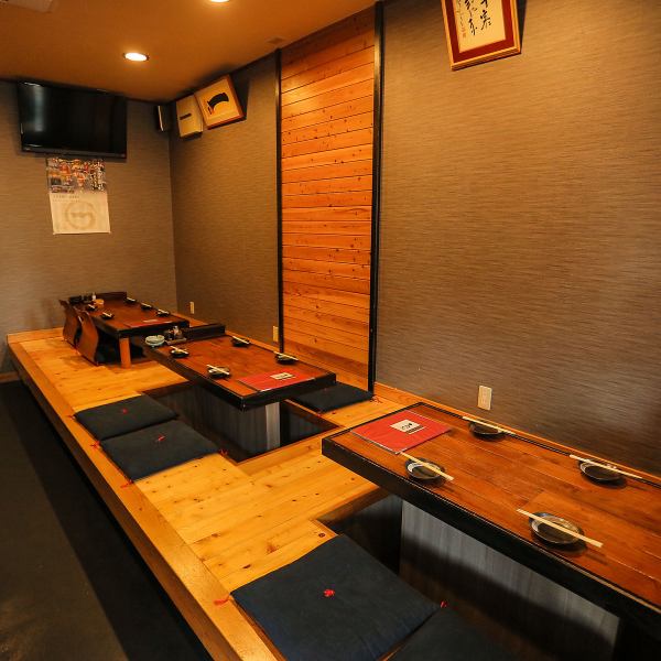 << Relaxing interior ♪ >> There are also digging seats and tatami mat seats where you can relax and enjoy your meal! We have 2 digging tables that can seat up to 4 people.If you can use the table, it can be used by groups of 10 people or more ♪ Please feel free to contact us for group use ◎