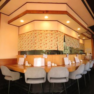 お一人様でのご利用など、気軽にお食事を楽しみたい方にぴったり◎リラックスしながらお過ごしいただけます。