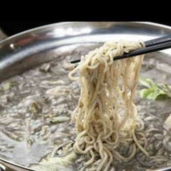 黒ごま坦々麺(水炊き風もつ鍋専用)