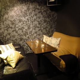 [Semi-private room & sofa] Enjoy your favorite time with spacious sofa seats ♪ Groups are also okay! It is used for various occasions such as birthdays, anniversaries, and welcome and farewell parties.We also accept reservations inside the store, so please feel free to contact the store.
