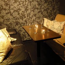 [Semi-private room & sofa] There is also a partition for 2 to 6 people ♪ It is used for various scenes such as birthdays, anniversaries, welcome and farewell parties.We also accept reservations inside the store, so please feel free to contact the store.