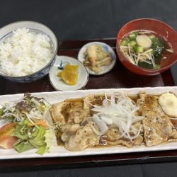 豚肉ロースの生姜焼き定食
