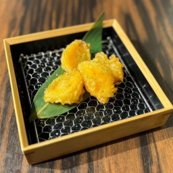 Winter only: melty, hot, delicious persimmon tempura