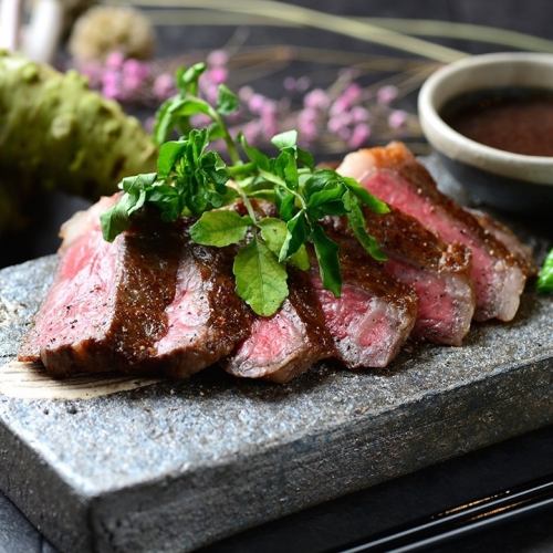 Marbled domestic beef sirloin 100g