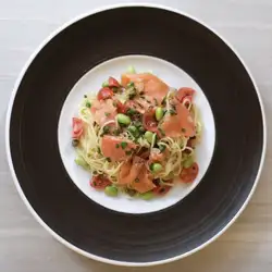 スモークサーモンとフレッシュトマトの冷製パスタ