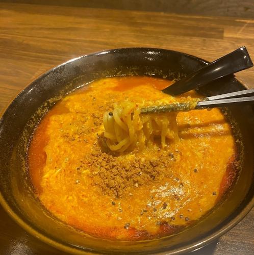 【焼肉屋の辛さ4段階から選べる担々麺】990円(税込み)
