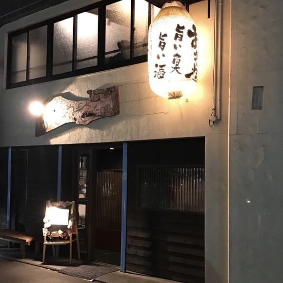 どこか懐かしいレトロな雰囲気の店内になっています！