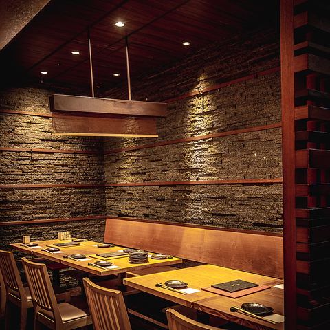 You can easily use the table seats for lunch, after work, or after shopping! You should be able to forget the hustle and bustle of the city! There are also many bargain banquet courses available starting at 1,980 yen! It is possible to respond to various scenes.