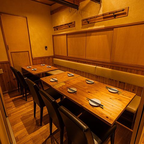 无论是午餐、下班后还是购物后,都可以轻松使用桌椅!一定能让您暂时忘却都市的喧嚣!我们还提供多种超值宴会套餐,1980日元起!池袋女生聚会、团体约会、宴会等各种场合,我们都能满足您的需求。