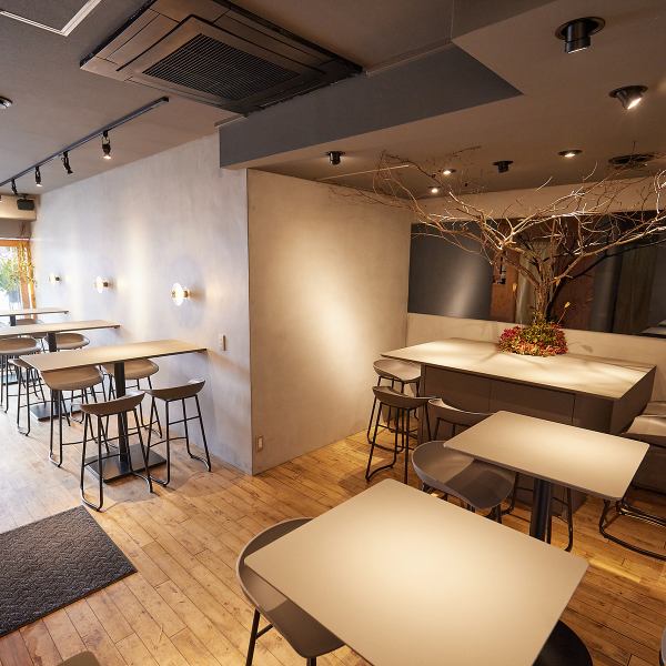 [For group parties, dates, and various banquets] Private reservations are available for up to 30 people seated and up to 35 people standing!Of course, we can accommodate requests according to your budget and number of people, so please feel free to contact us.Perfect for a casual date ♪ Great conversation with delicious food and drinks ♪ [Umeda Meat Bar Birthday Private Lunch Girls' Party Osaka Bar Bar Christmas Year-end Party Pizza Italian]