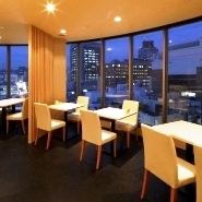 Table seats where you can enjoy the night view