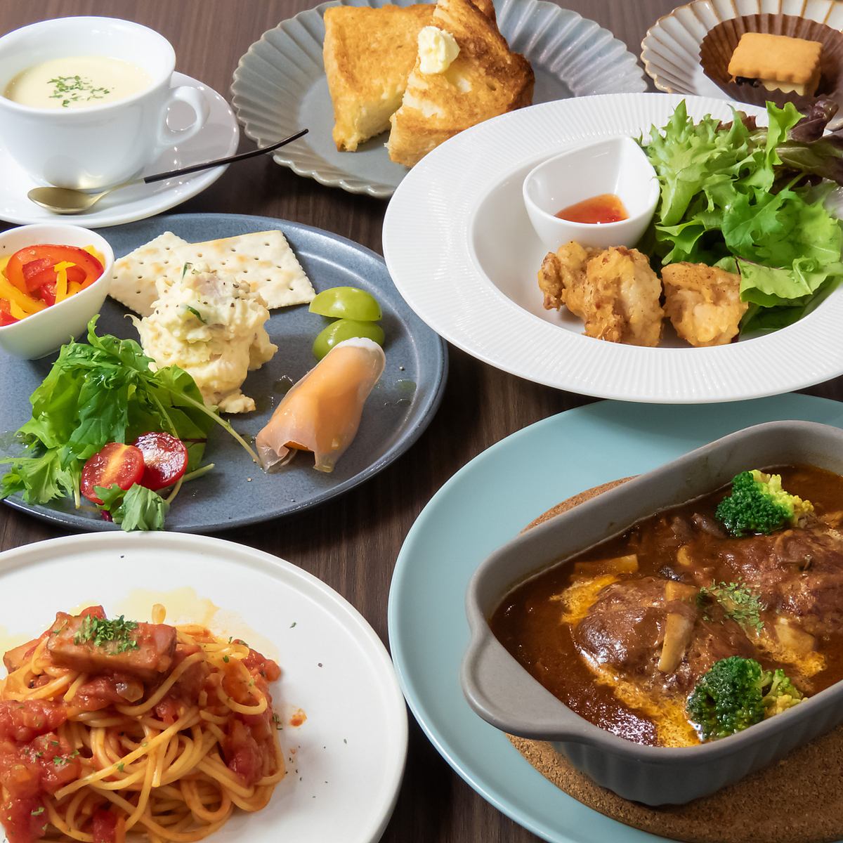 점심으로 호화스러운 기분을 맛볼 수 있습니다 ♪ 음료 무제한 코스도 이용 가능!