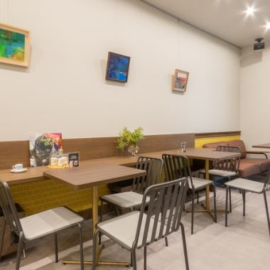 二人きりでお食事や会話を楽しめる2名様掛けのカウンター席ございます。カップルでのデートや、仲の良い友人同士のご利用にオススメです。おしゃれなお店のムードに酔いしれながら、美味しい食事を満喫すれば、いつも以上に会話も弾みます♪