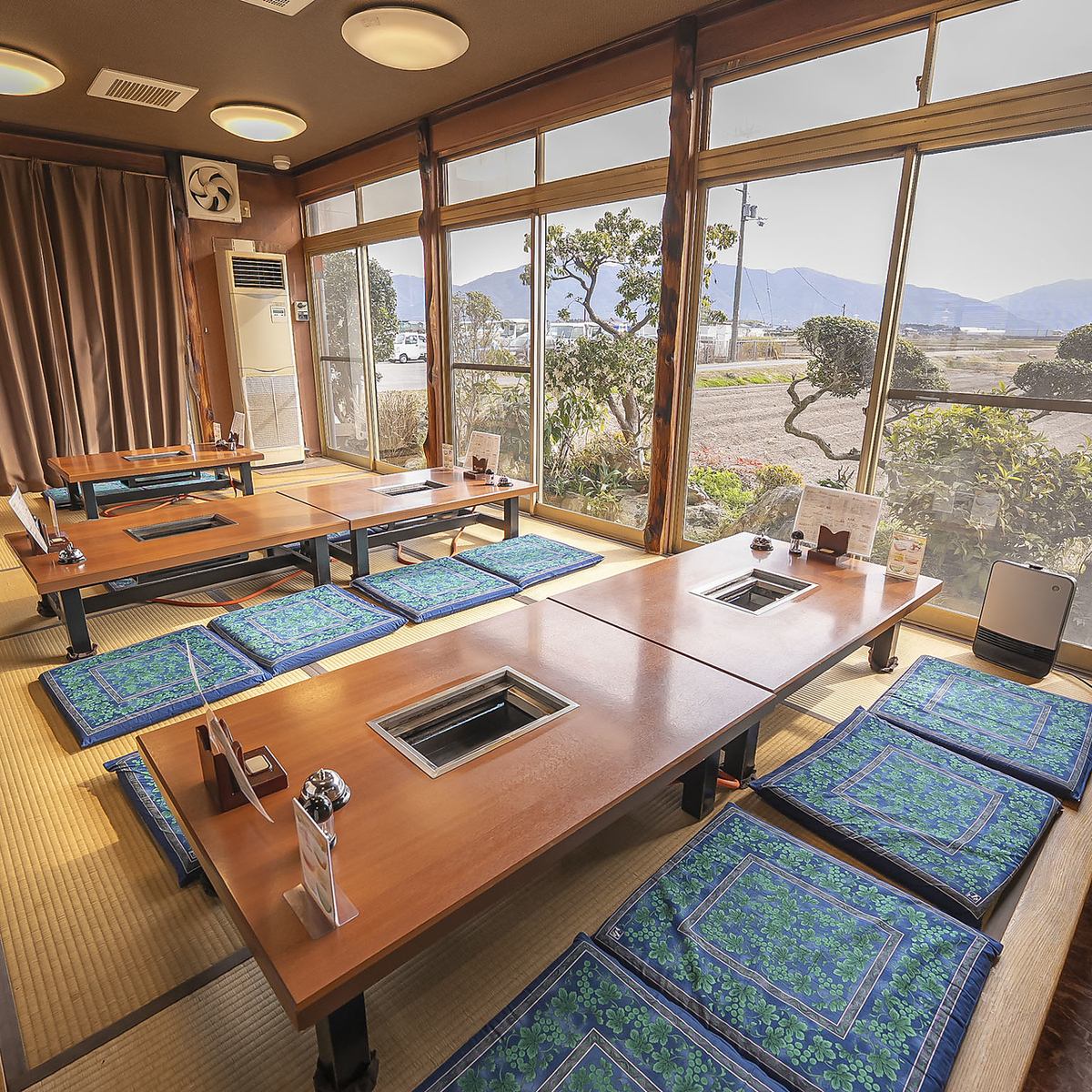 20名様まで可能な座敷は13名から貸切の相談も可能です◎