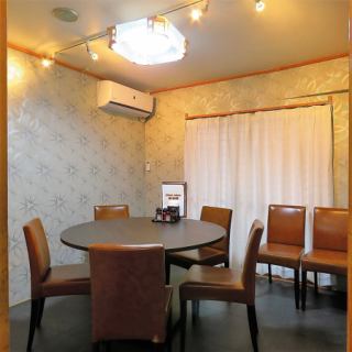 Private room for 6 to 8 people on the 2nd floor