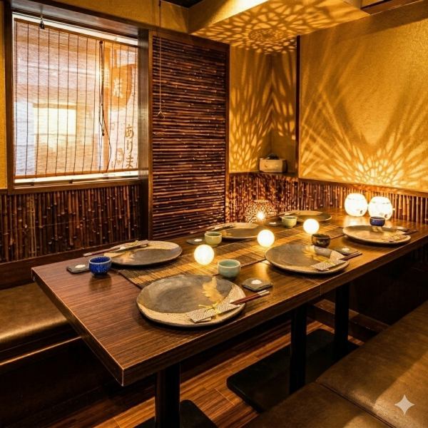 掘りごたつ式になっているお席でお寛ぎ頂けます。大人数での大宴会から、少人数でのプライベートなお食事会まで幅広くご利用可能です♪