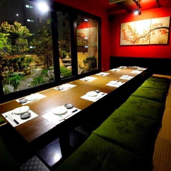 We also have a completely private room that can accommodate up to 24 people, so it is perfect for large banquets! We are waiting for use such as company banquets, alumni associations and welcome and farewell parties ♪ There are also counter seats. Also for a tail date ... ♪