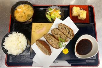 [Lunch] Agu minced meat cutlet set meal with special sauce 990 yen (tax included)